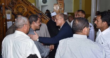محافظ الأقصر يلتقى بالمواطنين لبحث تطوير مسجد السيد يوسف بالكرنك