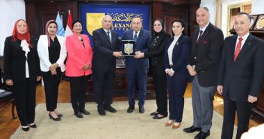 رئيس جامعة الإسكندرية يستقبل وفد المجلس القومى للمرأة جانب من اللقاء