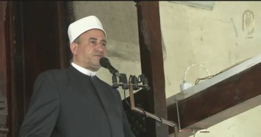 خطيب الجامع الأزهر: الحديث بغير علم فى أمور الدين تجرُؤ واستخفاف يقود للفتنة الدكتور ربيع الغفير أستاذ اللغويات بجامعة الأزهر