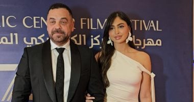 الشبكة نيوز : 
                                            طارق العريان ودينا فؤاد وهبة عبد الغنى فى ختام مهرجان المركز الكاثوليكى
                                        