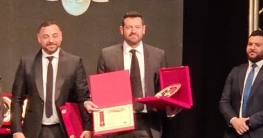 الشبكة نيوز : 
                                            تكريم عمرو يوسف وطارق العريان ودينا فؤاد بمهرجان المركز الكاثوليكي.. صور
                                        