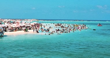تطوير الكورنيش وإنشاء شواطئ جديدة يغير وجه المدينة.. مطروح تستعد مبكرًا للصيف شاطئ الغرام