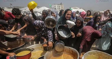 الخبز حلم والماء نادر.. المجاعة تفتك بقطاع غزة توزيع الطعام فى غزة