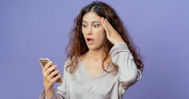 4 أبراج بتكره المكالمات.. برج الدلو يفضل الرسائل والجوزاء معندوش وقت عدم الرد على الموبايل