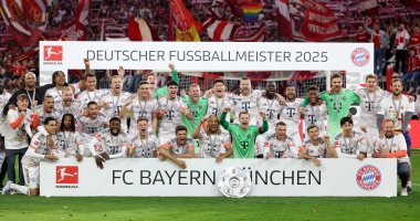 نيوز برو : 
                                            مراسم تتويج بايرن ميونخ باللقب 34 في الدوري الألماني.. فيديو وصور
                                        