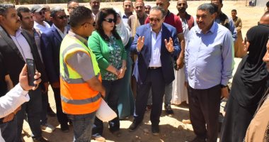 محافظ أسيوط يتفقد مشروع إنشاء مصنع متكامل لمنتجات الرمان فى البدارى محافظ أسيوط خلال تفقد المشروع