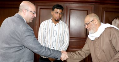 محافظ بنى سويف يكرّم الشاب عبد الله محمد لطفى لإنقاذه مواطنًا من الغرق