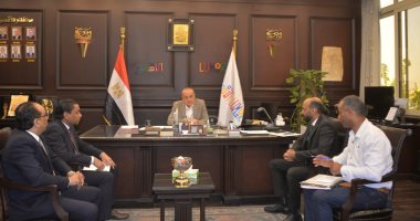 محافظ الأقصر يعلن تسليم وحدات إسكان الشباب بالطود لحاجزيها خلال العام الحالى جانب من الاجتماع