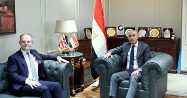 وزير التعليم يبحث مع سفير بريطانيا تنفيذ برامج النهوض بمستوى تعليم الإنجليزي وزير التعليم والسفير البريطانى بالقاهرة