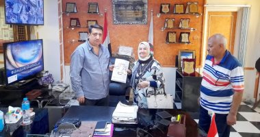 تسليم نماذج التصالح الخاصة بمخالفات البناء بحى غرب سوهاج