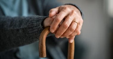 5 أبراج تعيش أزمة منتصف العمر أكثر من غيرها.. الحق نفسك قبل فوات الأوان رجل كبير في السن