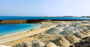 وجه جديد لمرسى مطروح.. الكورنيش يتألق قبل المصيف بتطوير غير مسبوق.. إضافة وتأهيل شواطئ جديدة وتوسعة الطريق أبرز التغييرات.. إنشاء أكثر من ممشى ومناطق خدمية وترفيهية تحدث طفرة حضارية.. صور تكديس الرمال بالشواطئ الصخرية لتناسب السباحة