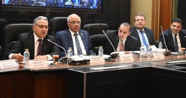 الحكومة: نقف على مسافة واحدة من تعديلات قانون الإيجار القديم المستشار محمود فوزي وزير الشئون النيابية والقانونية والتواصل السياسي