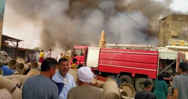 السيطرة على حريق مخزن خردة فى الشرقية جانب من الحريق