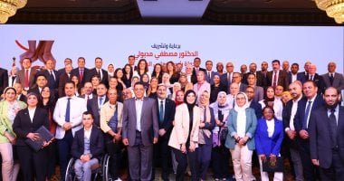 وزيرة التضامن تكرم فريق عمل احتفالية مرور 10 سنوات على برنامج تكافل وكرامة تكريم فريق عمل احتفالية تكافل وكرامة