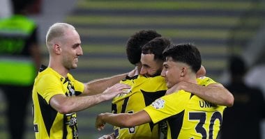الشبكة نيوز : 
                                            اتحاد جدة يدك الفيحاء بثلاثية بنزيما والنيران الصديقة في الدوري السعودي
                                        