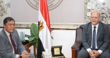 رئيس جامعة سوهاج يستقبل نائب سفير إندونيسيا ويشيد بالتعاون الثقافى رئيس الجامعة مع نائب السفير