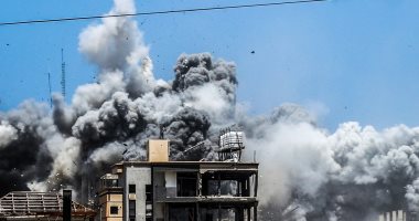 حماس تعلن الإفراج عن الجندي الأميركي عيدان ألكسندر.. نتنياهو يرفض تجميد العمليات العسكرية.. الاحتلال يقصف مدارس ومخيمات.. الصحة الفلسطينية تعلن ارتفاع ضحايا غزة إلى 52 ألفا.. والمجتمع الدولي يحذر من مجاعة محققة مدرسة نازحين