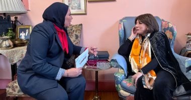 الزميلة هبة الشافعى مع الفنانة القديرة لبنى عبد العزيز 