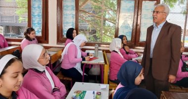 وكيل تعليم الإسماعيلية يتفقد عددًا من المدارس لمتابعة الامتحانات العملية