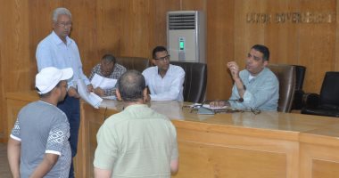 نائب محافظ الأقصر يعقد لقاء اليوم المفتوح لبحث شكاوى المواطنين نائب محافظ الأقصر