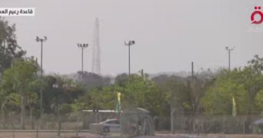 وصول عائلة المحتجز عيدان ألكسندر إلى قاعدة رعيم الجوية الإسرائيلية