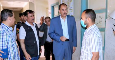 محافظ سوهاج يحيل مدير مركز طب الأسرة بأولاد حمزة و11 من العاملين للتحقيق جانب من الجولة