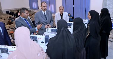 محافظ سوهاج يسلم ماكينات خياطة للسيدات الأولى بالرعاية محافظ سوهاج