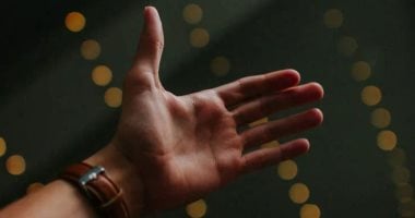 الشبكة نيوز : 
                                            حالة طبية نادرة لرجل يخلط جسده بين الإحساس بالبرودة والحرارة تحيّر الأطباء
                                        