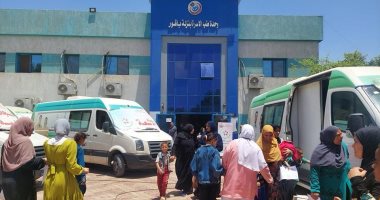 حياة كريمة.. الكشف على 1640 شخصا خلال قافلة طبية بنزلة باقور فى أسيوط