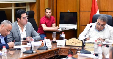 محافظ الدقهلية يناقش موقف الخطة الاستثمارية والتصالح والتقنين والإزالات جانب من الاجتماع