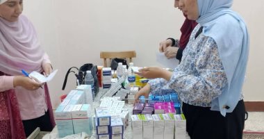 مجلس مدينة الخارجة: وصول قافلة جامعة الوادى الجديد المجانية لعلاج أهالى المركز