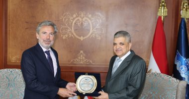 قناة السويس تقدم تخفيضات 15% من الرسوم لسفن الحاويات أكثر 130 ألف طن جانب من اللقاء