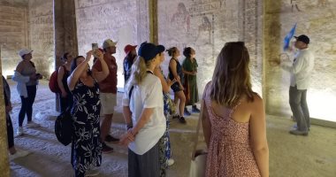 وفد سياحي متعدد الجنسيات يزور منطقة آثار بنى حسن بالمنيا