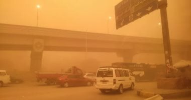 عاصفة ترابية مفاجئة تضرب القاهرة.. فيديو العاصفة الترابية
