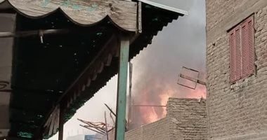 إخماد حريق داخل منزل فى حدائق القبة دون إصابات.. صور جانب من الحريق