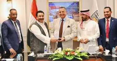 محافظ جنوب سيناء يلتقى وفد حزب الجبهة الوطنية بالمحافظة جانب من اللقاء