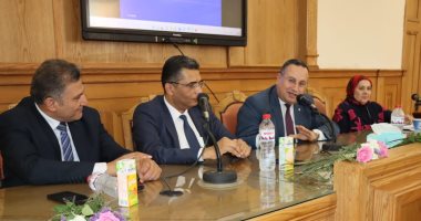 رئيس جامعة الإسكندرية يشهد احتفالية تكريم الطلاب الفائزين بجائزة "قنصوة" احتفالية تكريم الطلاب الفائزين بجائزة "قنصوة"