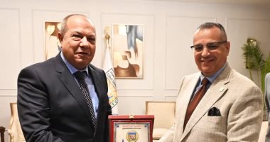 محافظ جنوب سيناء يبحث مع رئيس شركة القناة لتوزيع الكهرباء دعم مشروعات التنمية جانب من اللقاء