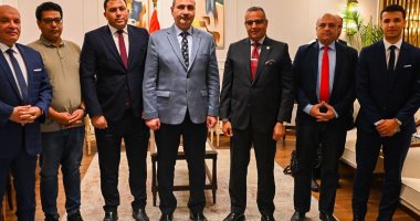محافظ جنوب سيناء يبحث مع وفد وزارة الشباب والرياضة مشروع مركز تدريب المرتفعات جانب من الاجتماع