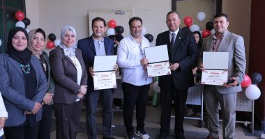 رئيس جامعة المنصورة الجديدة يفتتح معرض الأنشطة الفنية بكلية التمريض