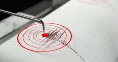 تفاصيل زلزال "نص الليل".. سكان القاهرة والمحافظات يشعرون بهزة أرضية بقوة 6.4 ريختر.. البحوث الفلكية: قوى نسبيًا.. واستغرق أقل من 20 ثانية.. ورصدنا هزتين ارتداديتين.. والهلال الأحمر: لم ترد بلاغات بوقوع أضرار زلزال قوى نسبيا يشعر به سكان القاهرة الكبرى