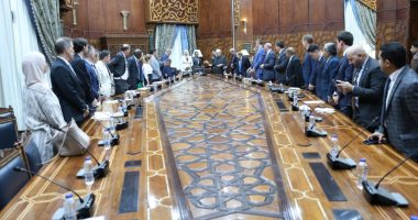 وفد «الكلية الملكية لدراسات الدفاع بالمملكة المتحدة» يُعرب عن امتنانه لشيخ الأزهر جانب من اللقاء