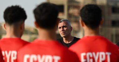 الشبكة نيوز : 
                                            أسامة نبيه يجتمع بلاعبي منتخب الشباب على هامش المران الأخير استعدادا للمغرب
                                        