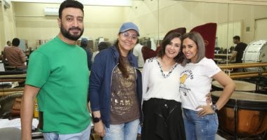 الشبكة نيوز : 
                                            لقطات من حفل روائع فيروز قبل إقامته بقيادة المايسترو مصطفى حلمى
                                        