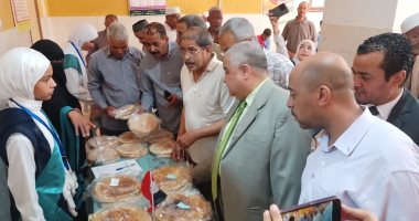 وكيل تعليم الأقصر يفتتح معرض الأنامل الذهبية للمنتجات الدراسية بإدارة الزينية