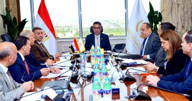 وزير التموين يستعرض توافر السلع الأساسية داخل المجمعات الاستهلاكية الدكتور شريف فاروق وزير التموين خلال ترأس الاجتماع