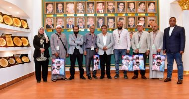 محافظ الدقهلية يسلم تأشيرات الحج للجمعيات الأهلية بإجمالى 558 حاجا و13 مشرفا