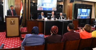"معركة ضد الأمية": الحكومة تستهدف خفض الأمية لأقل من 15% عام 28/29 جانب من الاجتماع