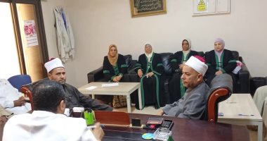 قافلة دعوية من أوقاف سوهاج تزور مستشفى الحميات لتقديم الدعم النفسى للمرضى جانب من القافلة